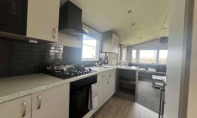 Rhyl Cabin | FlagShipSite-Caravan-Sleeps7-Fast Internet