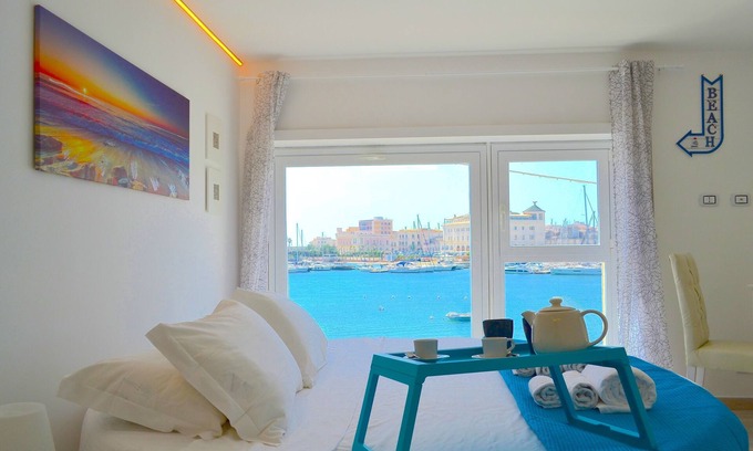 Santa Lucia Apartment | Flamingo Spa loft - Seaside - view on sea and Ortigia - fiber wifi - jacuzzi