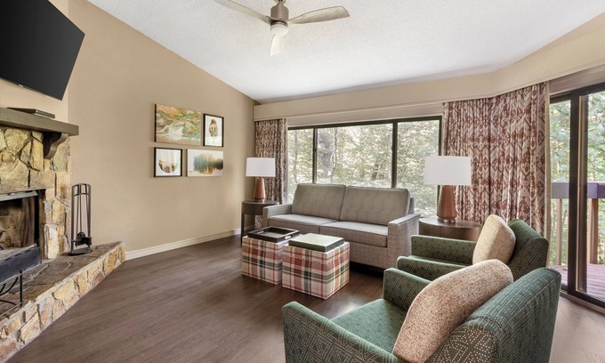 Sapphire Condo | FLASH SALE! Deluxe Suite Near Sapphire Valley Ski Area w/Resort Indoor Pool, WiFi & More