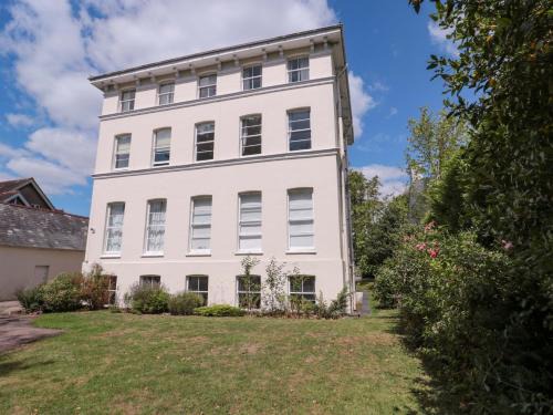Cheltenham House | Flat 2 Battledown Grange