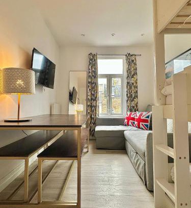 Earlsfield Apartment | Flat A Garrat Lane