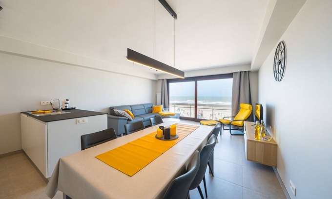Middelkerke Apartment | Flat by the Seafront with Terrace Views