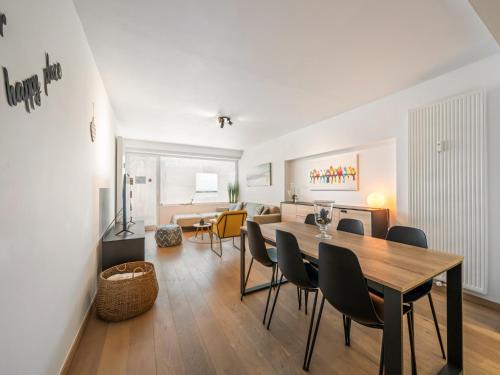 Blankenberge Apartment | Flat by the Seaside with Stunning Ocean Views, cleaning included