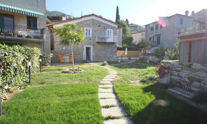 Pietrasanta Apartment | Flat for 4 Persons - WiFi - Air conditioning - 6km from the sea