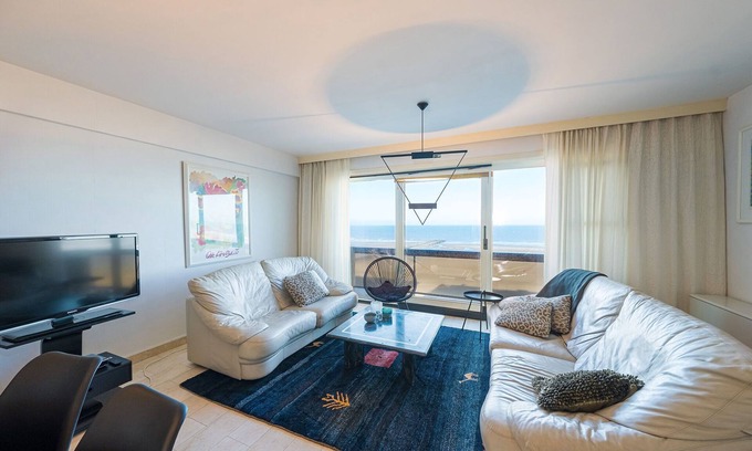 Middelkerke Apartment | Flat in Koksijde with Sea Views