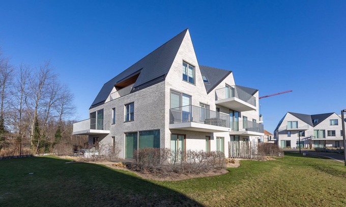 Westende Apartment | Flat in Westende with Natural Pool