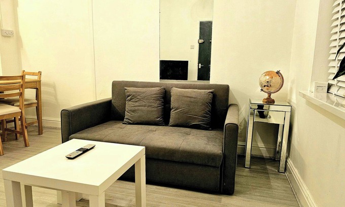 Bridgend Apartment | Flat - Sleeps 4 - WiFi