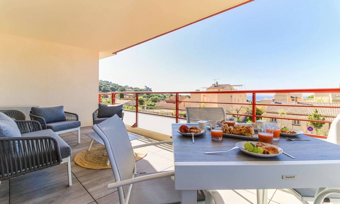 Le Lavandou Apartment | Flat - terrace, pool and garage-Cleaning included