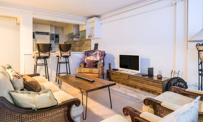 Bomonti Apartment | Flat w Garden 15 min to Cevahir Mall in Sisli