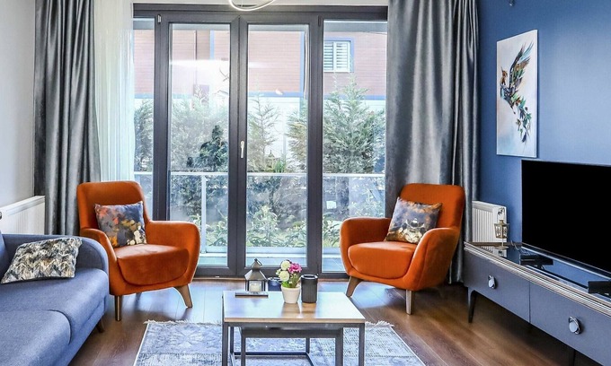 Sekerpinar Apartment | Flat with Balcony Close to SAW Airport and Viaport