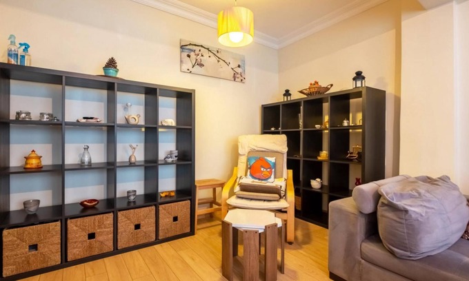 Uskudar Apartment | Flat with Garden Close to Coast in Uskudar
