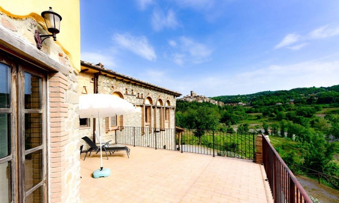 Arcidosso Apartment | Flat with panoramic terrace on Monte Amiata