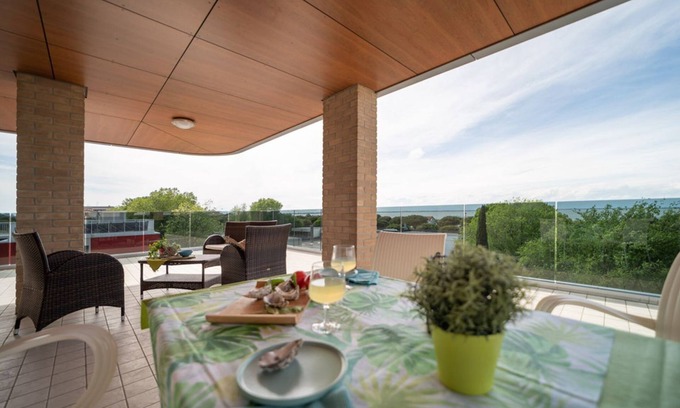Lignano Sabbiadoro Apartment | Flat with spacious terrace in Lignano