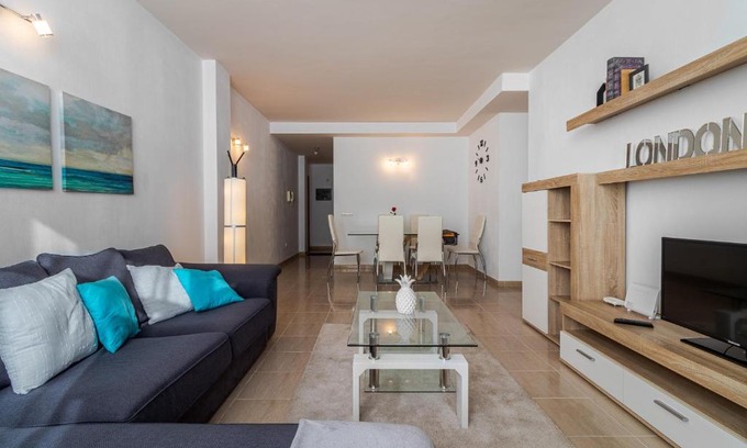 Vecindario Apartment | Flatguest Trebolina - 3Bdr - FastWiFi - Parking