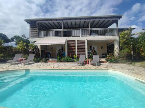 Sainte-Rose Apartment | Fleur de canne