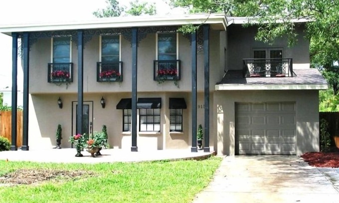 Bay Crest Park House | Fleur De Lis - New Orleans Style Pool Home
