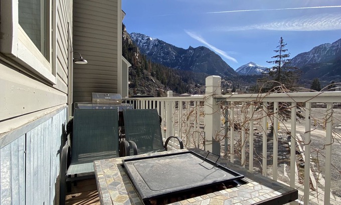 Ouray House | Flexcation in our mountain townhome | relax + walk to hot springs