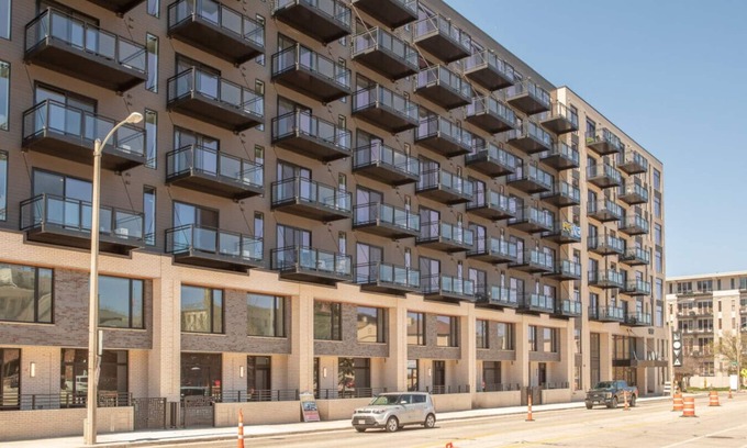 Yankee Hill Apartment | Flexhome East Side 1BR NO6 - Balcony+Pool+Gym