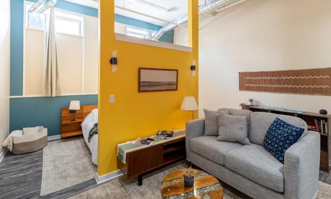 Fifth Ward Apartment | Flexhome Walker's Point Studio A2