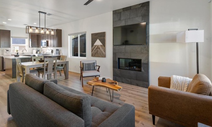 Flagstaff House | FLG Retreat - Modern Home with Mountain Views