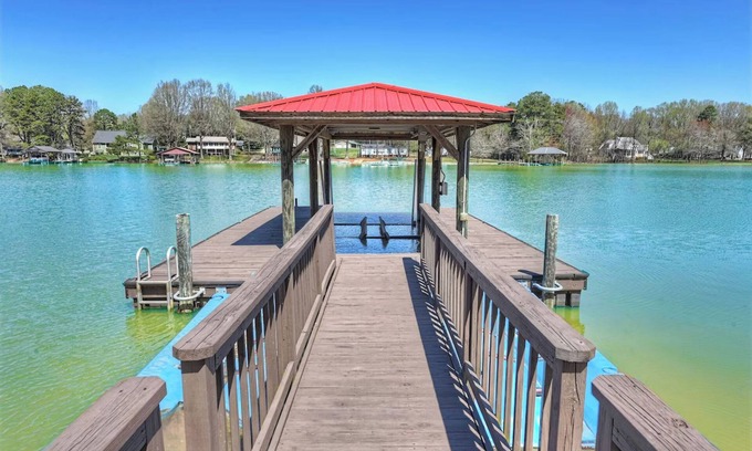 Mooresville House | Flip Flop Therapy by AvantStay | Lakefront Home w/Game Room & Dock Access