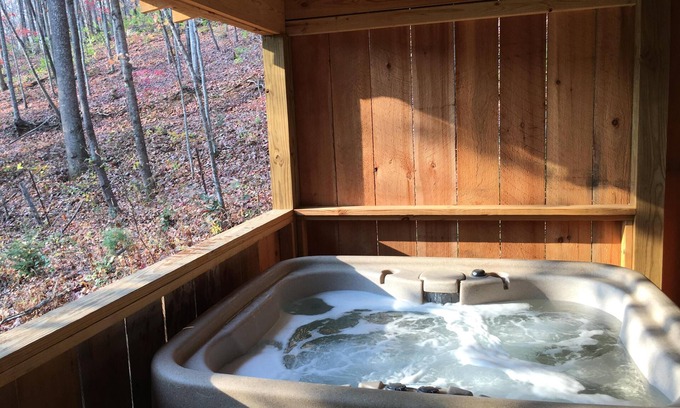 Candler Cabin | Flirtin Around with your sweetie! - Hot Tub, WiFi, Privacy, Mountain Fun