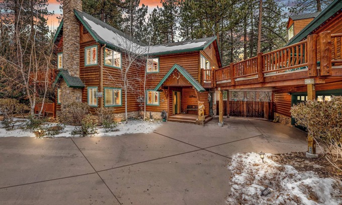 Fawnskin Cabin | Flitterbick Lodge Fawnskin Log Cabin Retreat w/Hot Tub