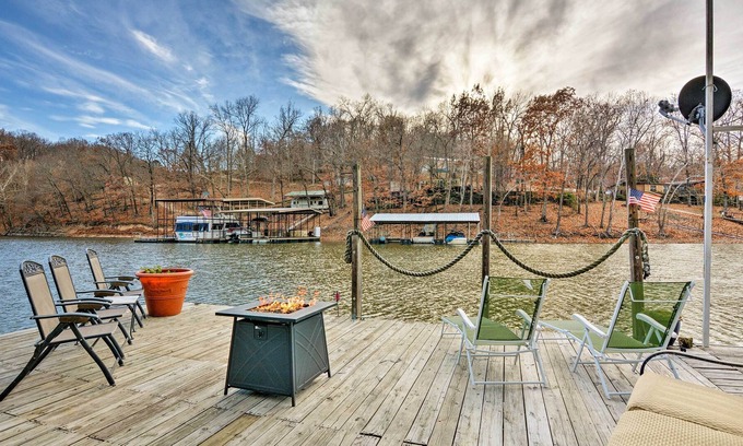 Eucha Cottage | Floating 'cabana Exotica' on Grand Lake w/2 Docks!