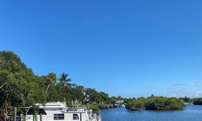 Inlet District Boat Rental | Floating House ~ Jupiter, FL