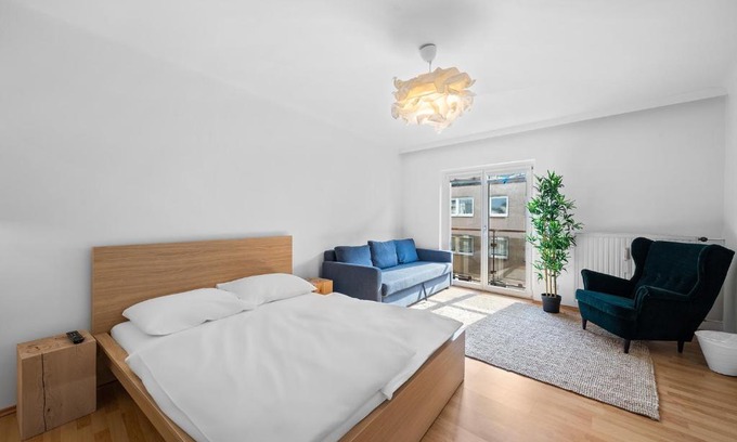 Schottenfeld Apartment | Flora Collection