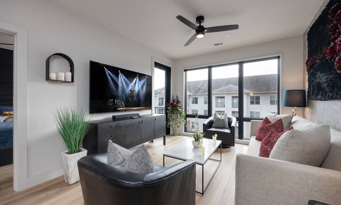 West End House | Flora - Odyssey - Heart of Midtown