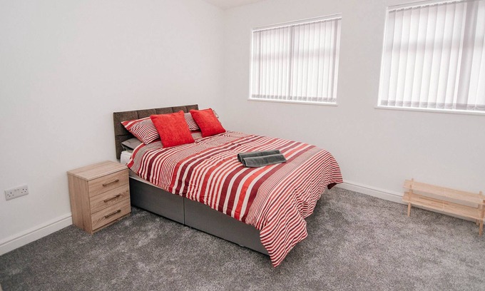 Doncaster Apartment | Florence Avenue - Newly refurbished 1 bed apartment 5mins from Amazon distribution centre and Don...