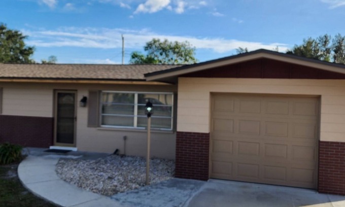 Venice Gardens House | Florida Gulf Coast Home. Located in Venice Florida. 2bed - 2bath