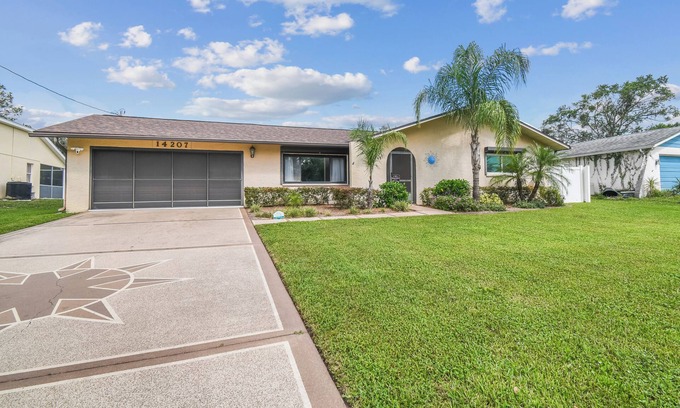 Spring Hill House | Florida Gulf Coast Getaway. Sunshine and warm breezes!