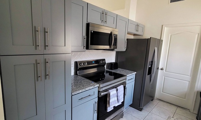 Mill Run House | Florida Home! 3 Bed /2 Bath with ample space for extended stays!