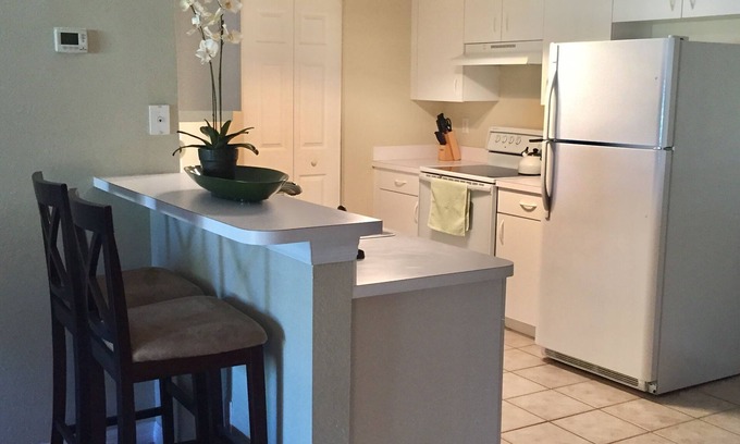 Bonita Springs Condo | Florida Oasis - Fresh Furnishings & Decor - Great Location