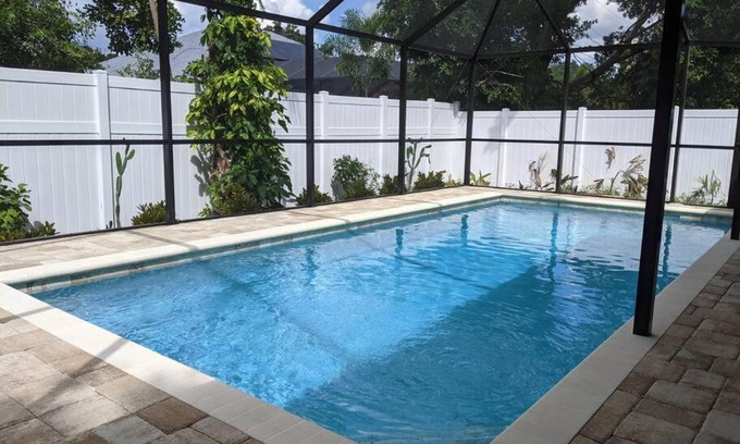 South Sarasota House | Florinda 3bdr/2bth 2car garage with New Pool