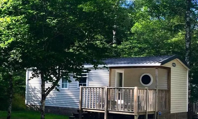 Treignac House | Flower Camping La Plage * - Mobile home Standard 27 m2 (2 bedrooms) + TV with an integrated terrace semi-covered 7m2 4 people
