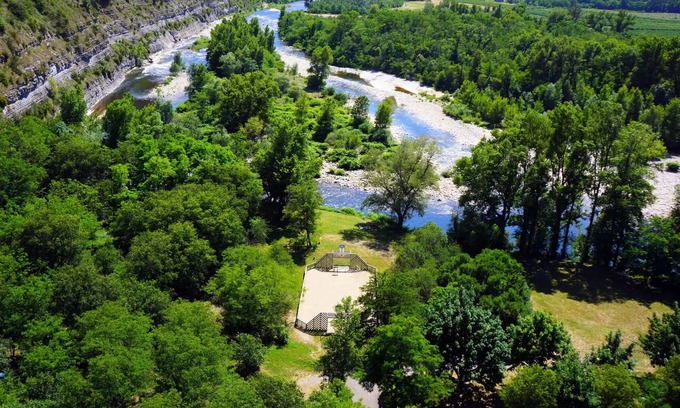 Saint-Privat Ski Chalet | Flower Camping Le Plan d'Eau - Ardèche * - CONFORT TINY chalet 20m² (1 bedroom - 2 people) + Covered terrace + Air conditioning for 2 people