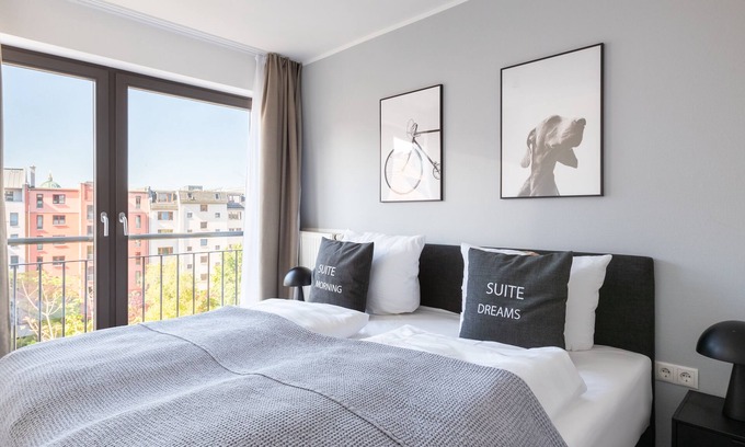 Mitte Apartment | FLOWER´s by Limehome