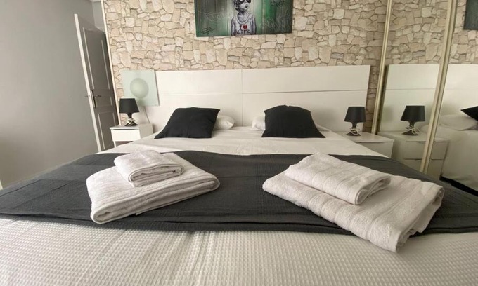 Moreaga Apartment | Flowers Family Home