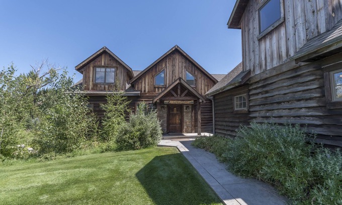 Missoula House | Fly Fisherman's Lodge on the Bitterroot River, Lolo Mt