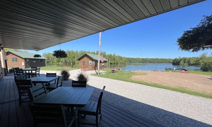 Phillips Cabin | Flyway Resort ‘The Big Game Suite’ on Wilson Lake