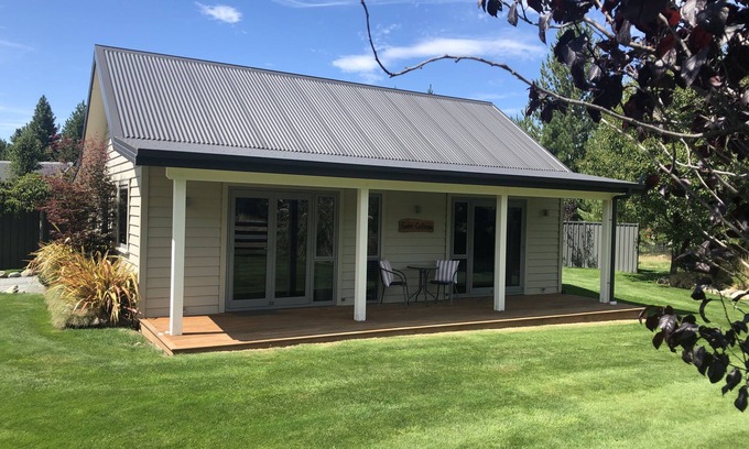 Twizel Cottage | Foehn Cottage (pronounced 'Fern')