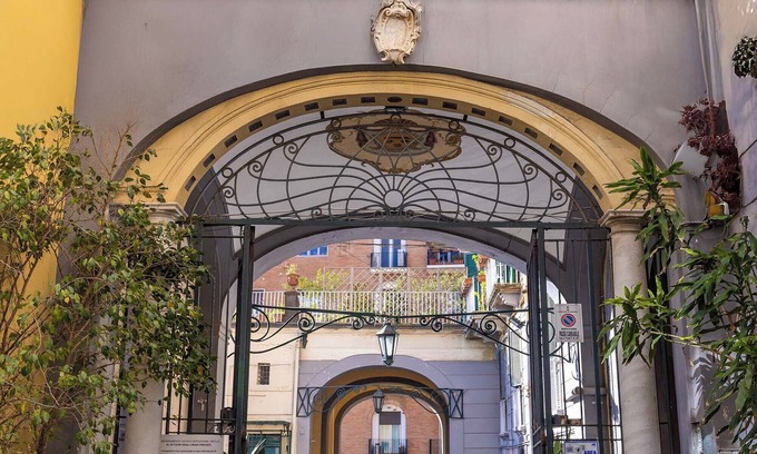 Vomero Bed & Breakfast | Follaky Secret Garden - Naples, Chiaia