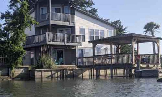 Charleston Apartment | Folly Beach Riverfront Apt w/BRAND NEW dock, private boat ramp kayaks and bikes