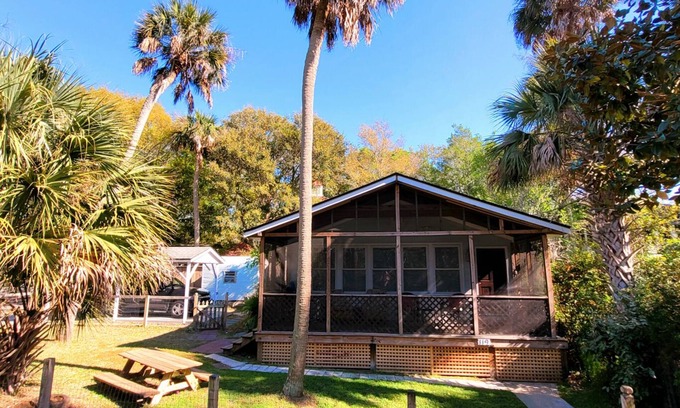 Folly Beach House | "FOLLY'S BEST KEPT SECRET"~ 4 MINUTE WALK TO THE BEACH! ~ 2 bed/2 bath