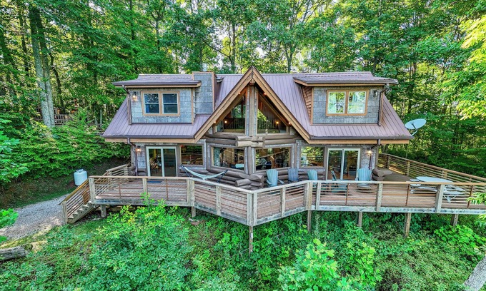 Almond Cabin | Fontana View 2 - Open Floor-plan with Two Master Suites