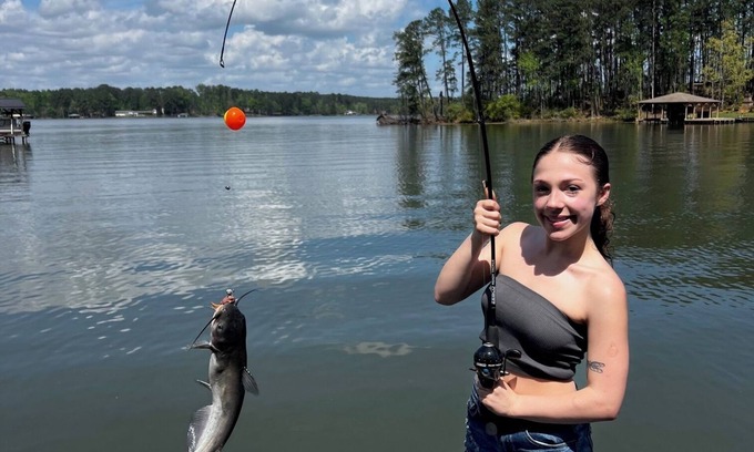 Milledgeville House | FOOTBALL & FISHING nFamiLee Lakehouse Retreat nDogFriendly w-HotTub & BoatDock