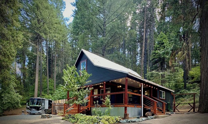 Nevada City Cabin | Forest Mountain Cabin, minutes to Downtown, trails, rivers & lakes